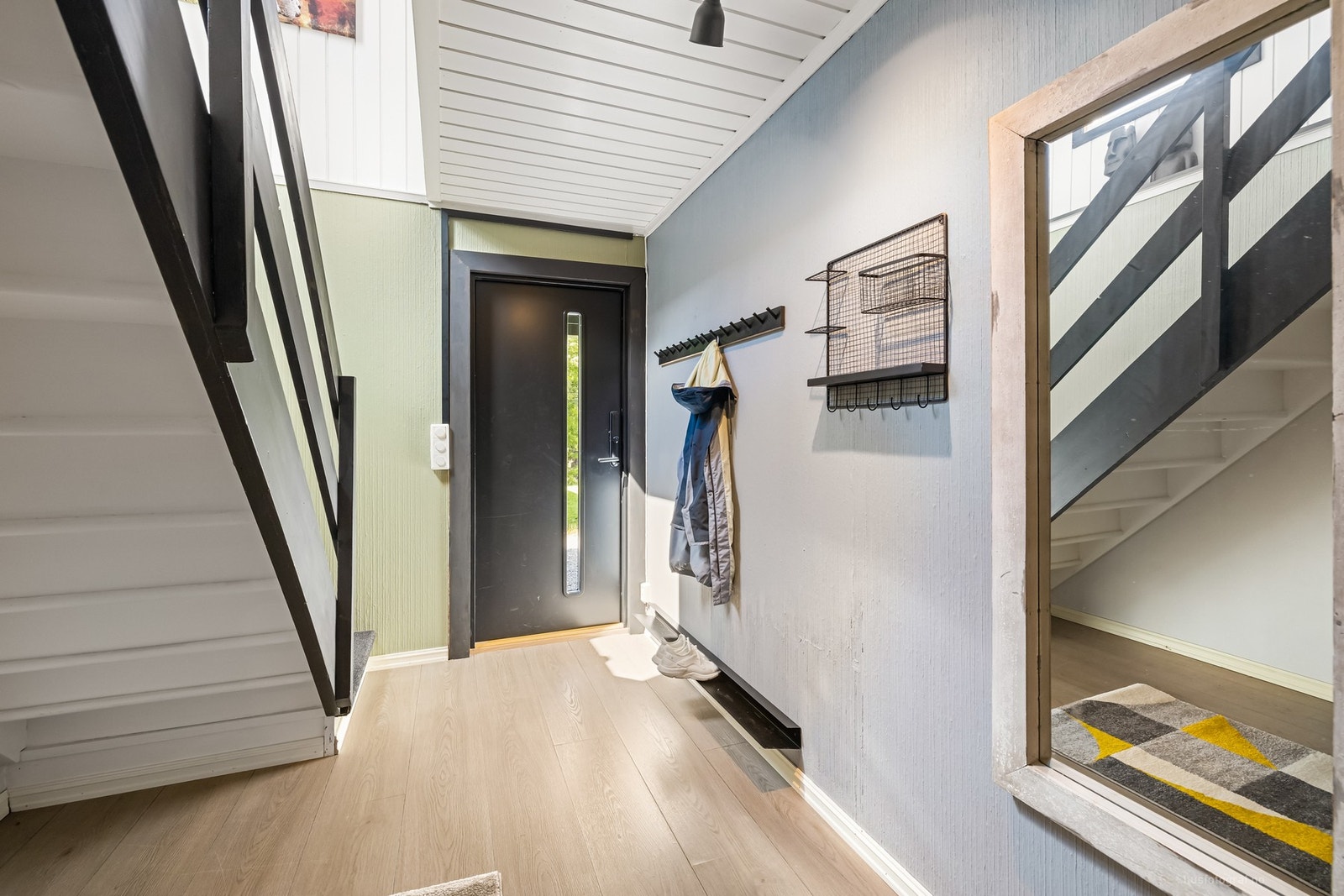 Ytterdøren ar praktisk digital dørlås Galleribilde