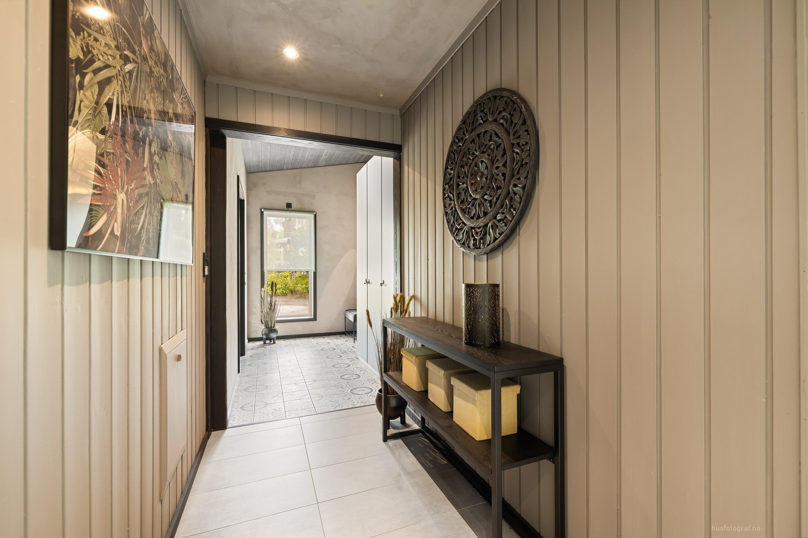 Innbydende entré med god takhøyde Galleribilde