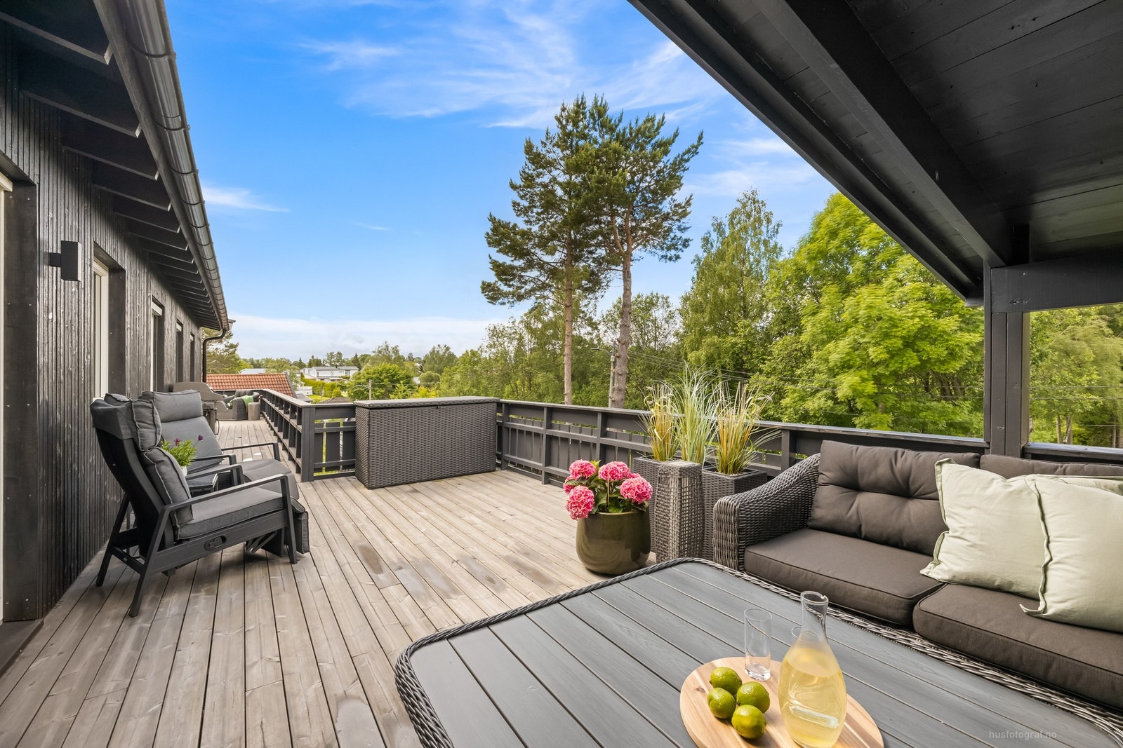 Det er god plass til utemøblement i forskjellige soner Galleribilde