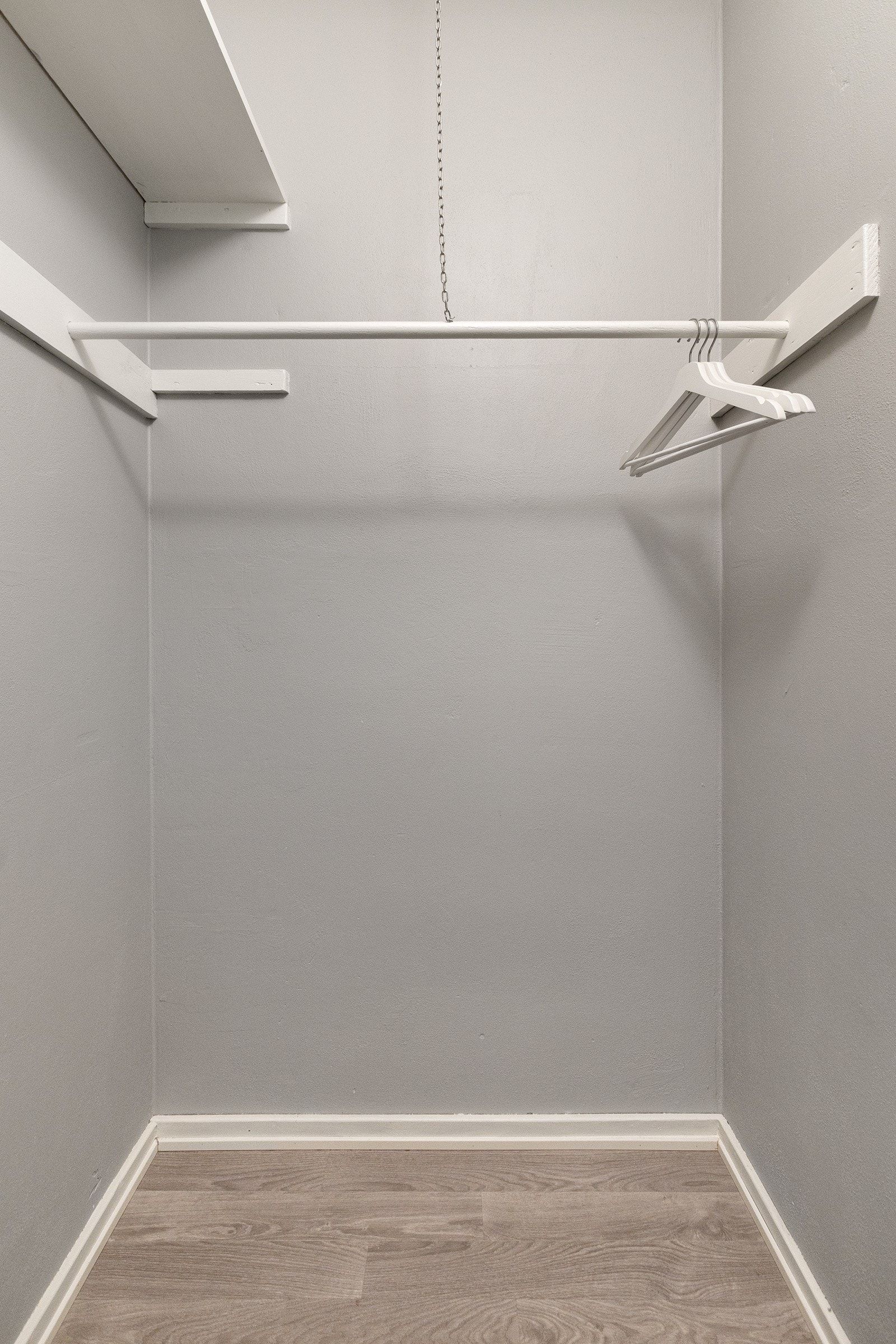 I tilknytning til entréen er det en praktisk bod for ekstra oppbevaring. Galleribilde