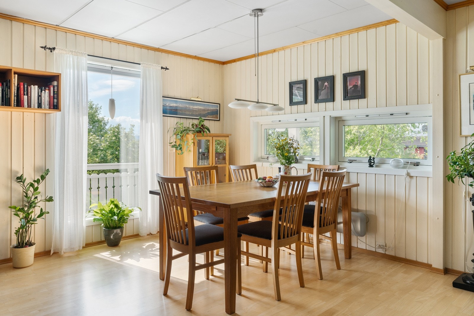 Den gode planløsningen gjør at boligen framstår svært praktisk og egnet for familier. Galleribilde