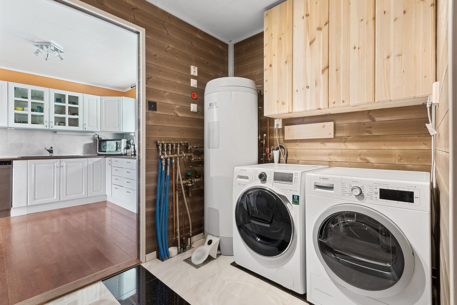 Vaskerom Galleribilde