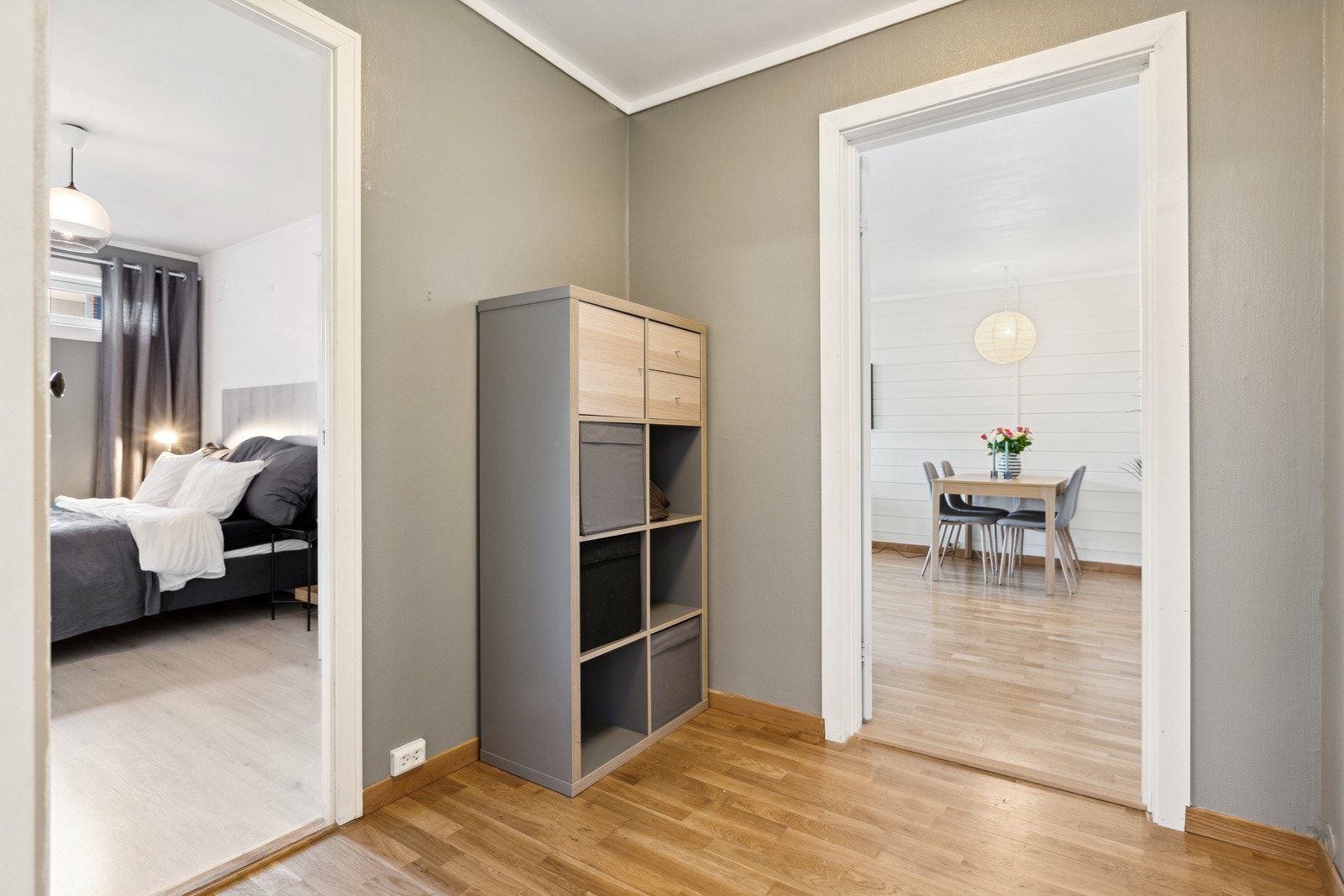 Velkommen inn - Lys og trivelig entré/gang. Galleribilde