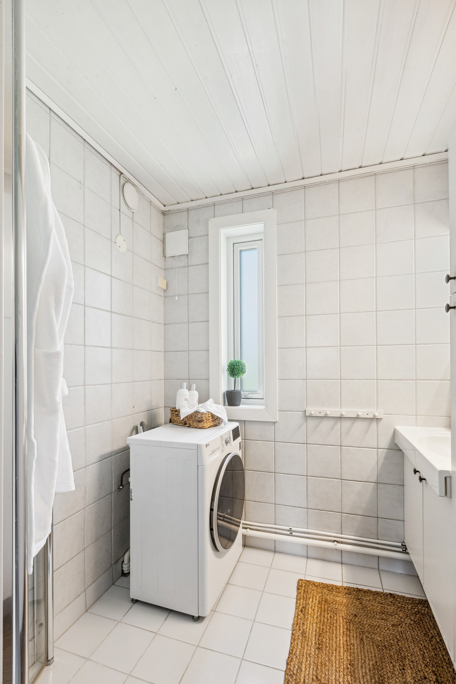 Opplegg for vaskemaskin på badet. Galleribilde