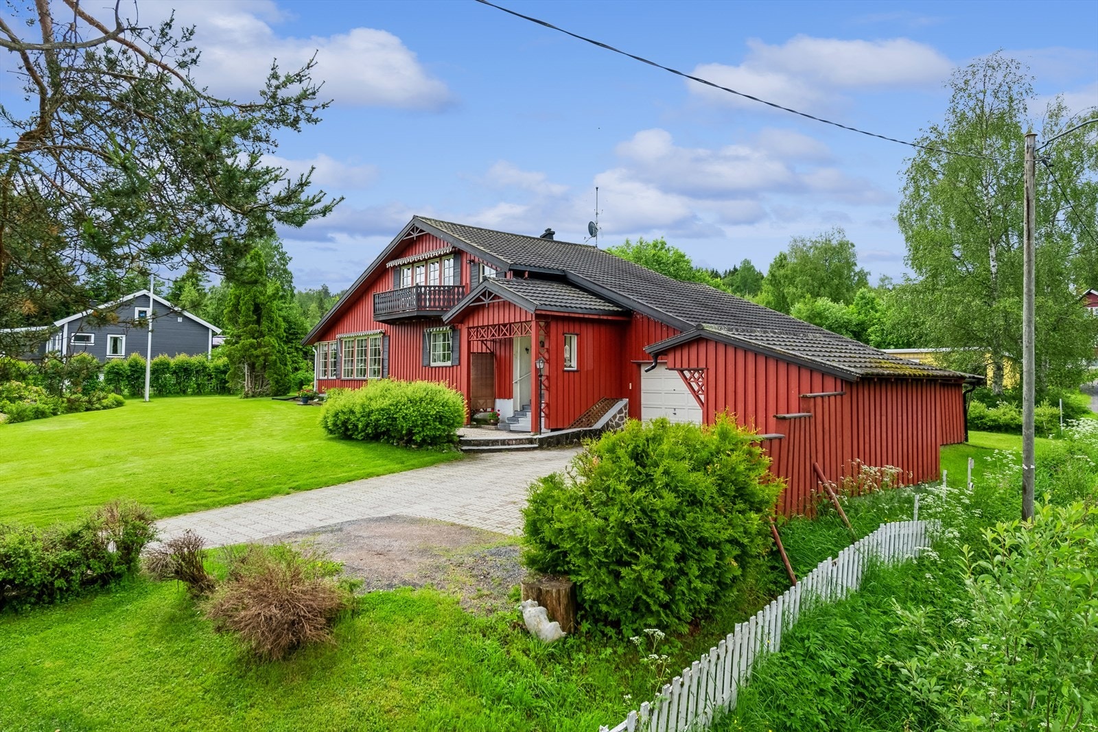Delvis inngjerdet eiendom. Galleribilde