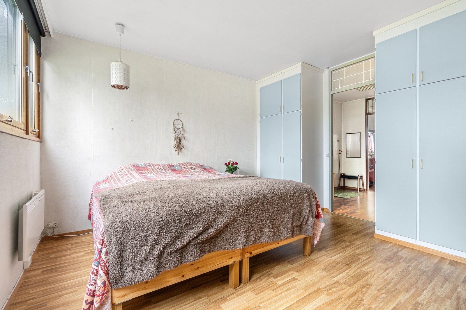 Godt med oppbevaringsplass i leilighetens fire boder. Galleribilde