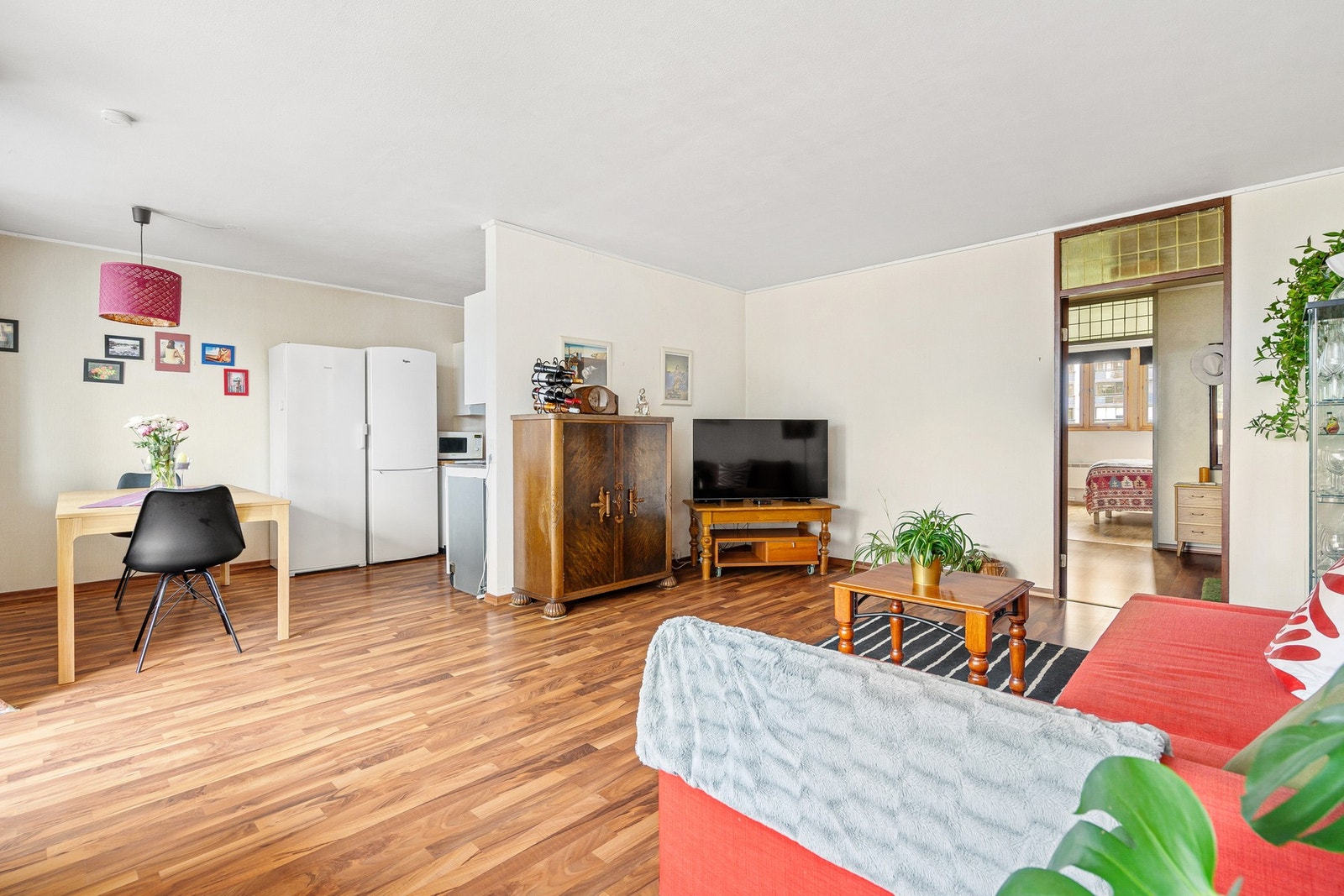 Attraktiv og romslig 3-roms leilighet tilrettelagt for alle aldersgrupper i 1. etasje. Galleribilde