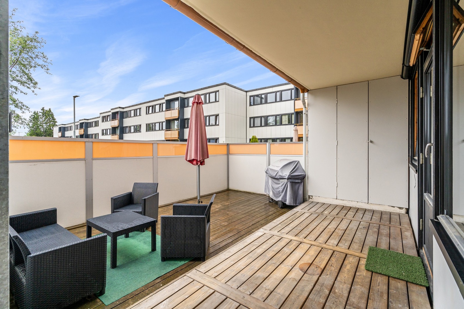 Fra stuen er det utgang til en koselig sørvendt terrasse. Galleribilde