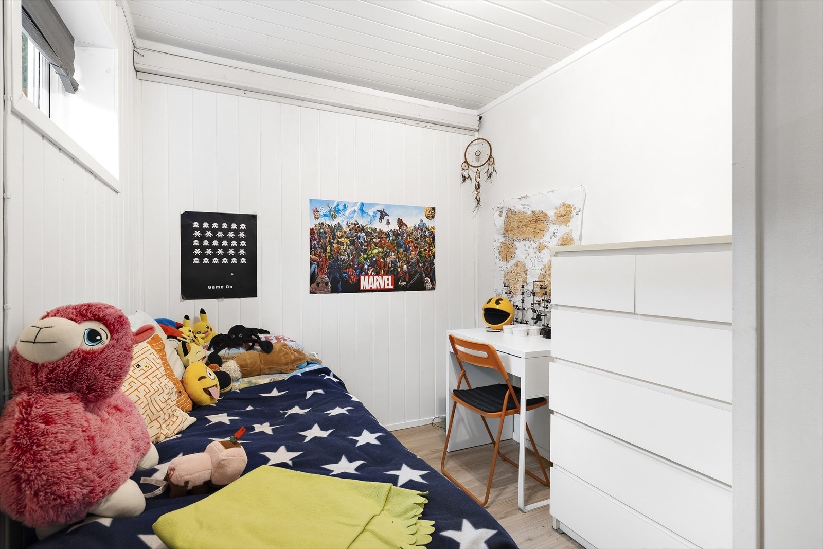 Lyst og pent innredet rom (ikke godkjent soverom - godkjent som hobbyrom). Galleribilde