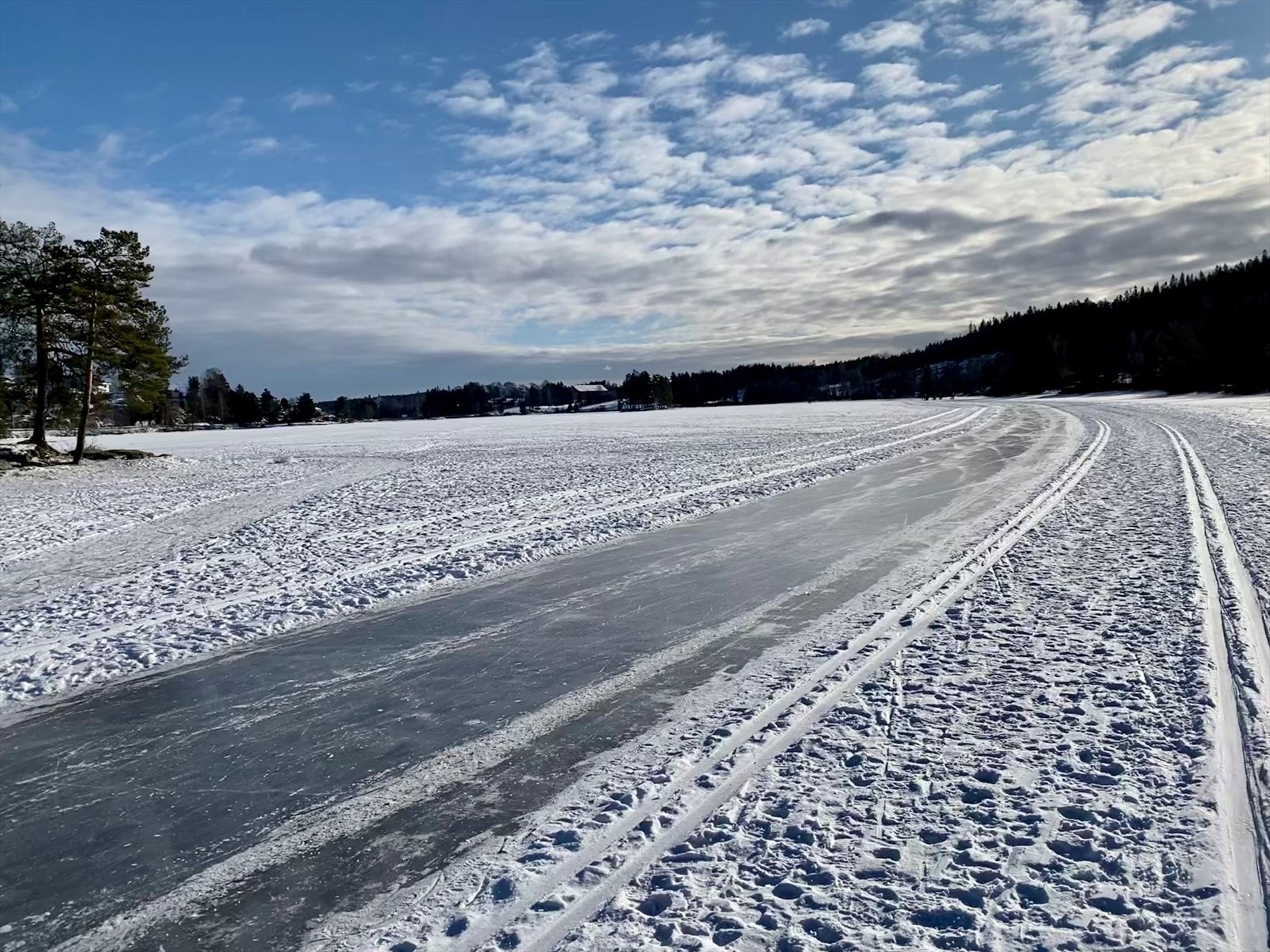 Om vinteren kjøres det opp skispor og skøyteløyper på Vågvann. Galleribilde