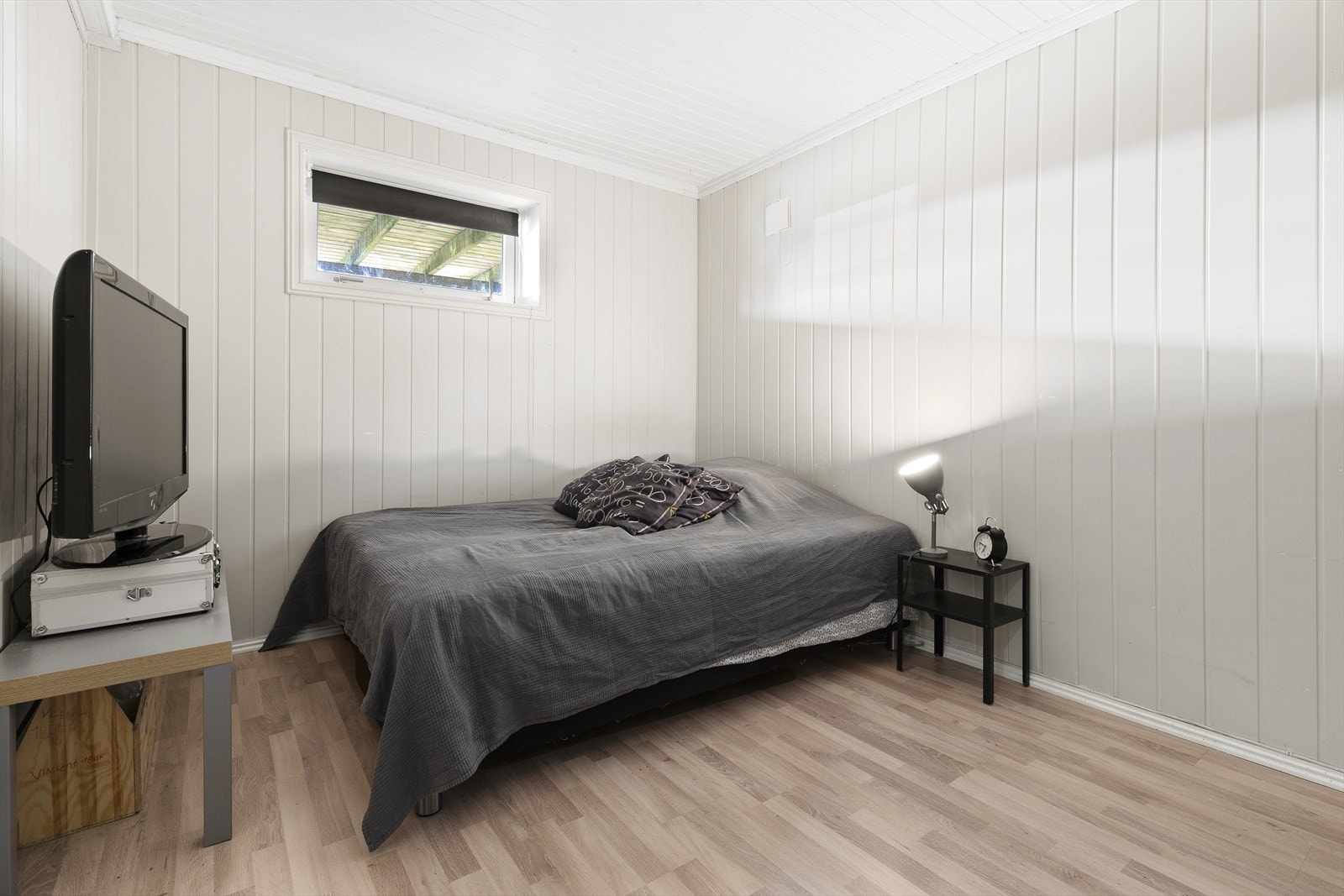 Lyst malte overflater og god plass for møblering etter eget ønske. Galleribilde