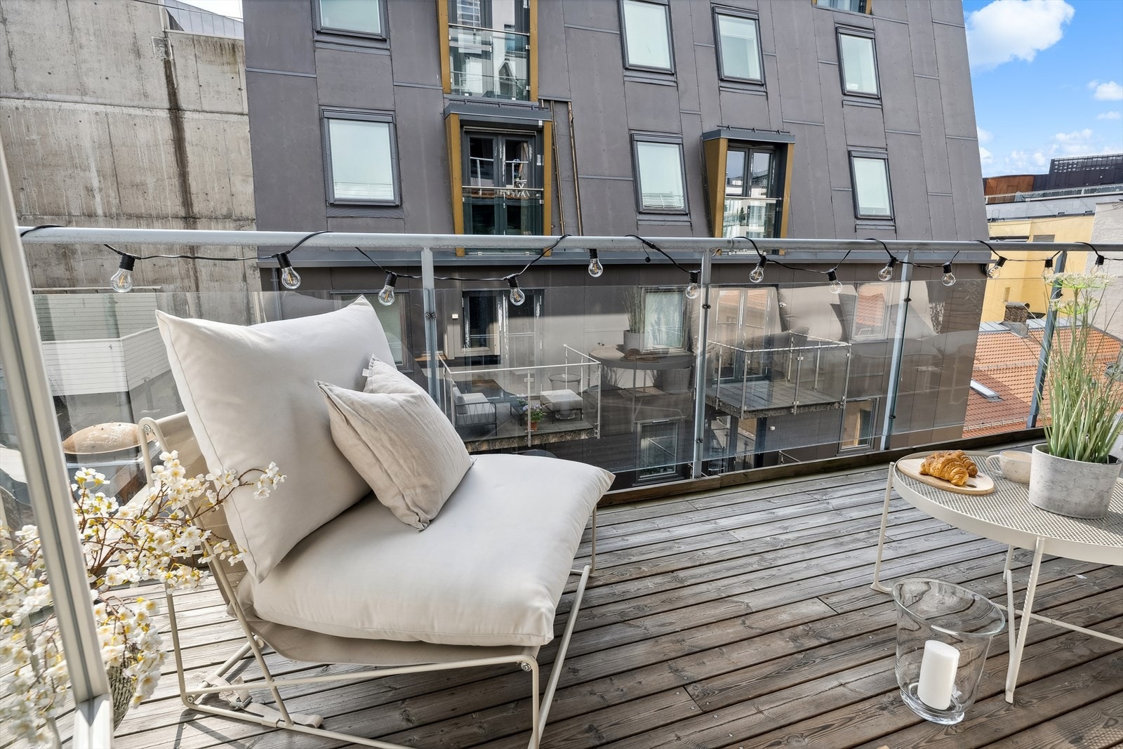 Utebelysning på balkong. Galleribilde