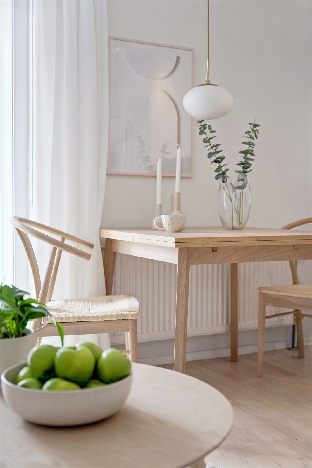 Det er god plass til å kunne by inn til både koselige middager og hyggelige spillekvelder. Galleribilde