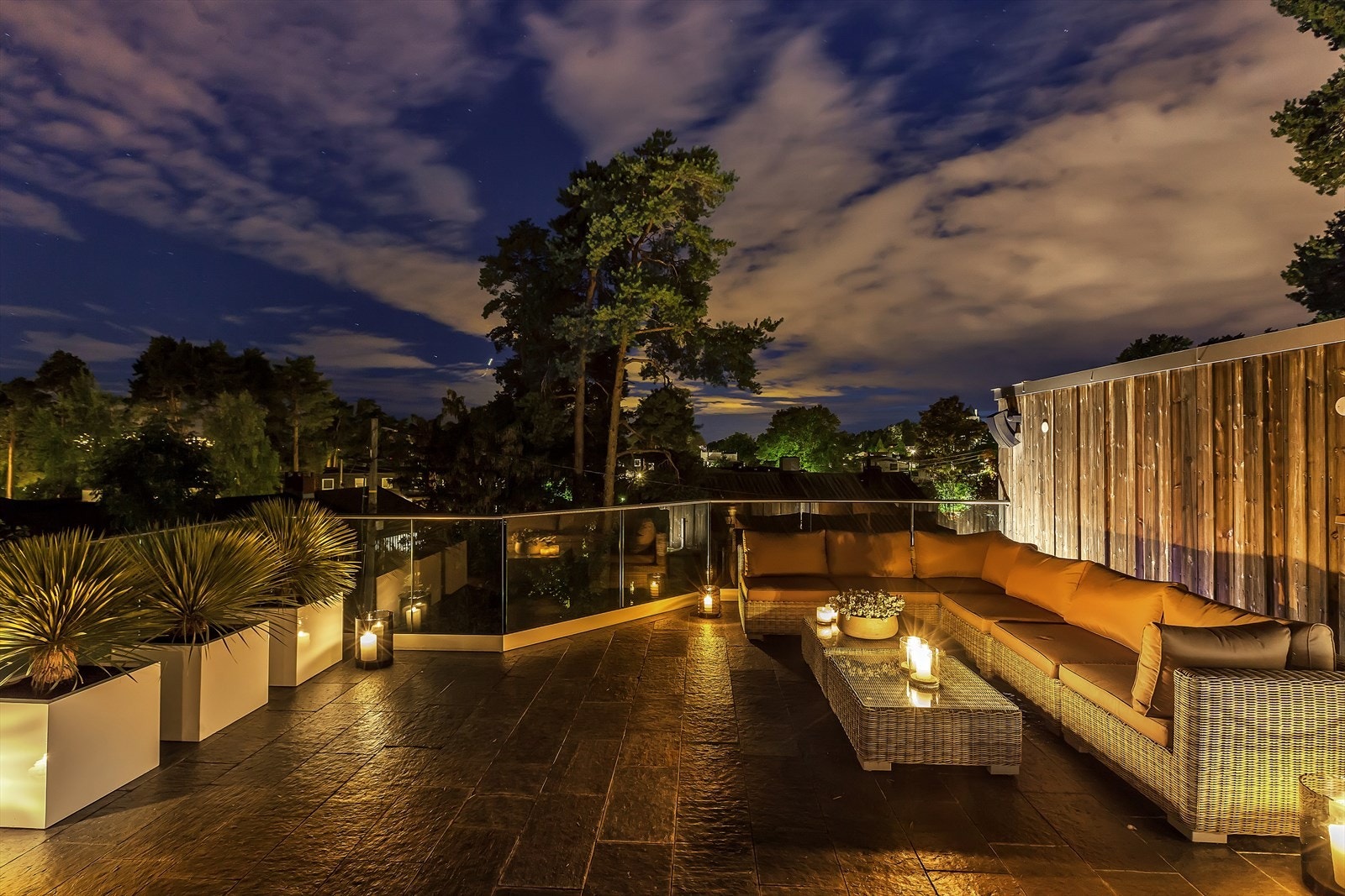 Boligen har flotte uteområder og flere terrasser. Galleribilde