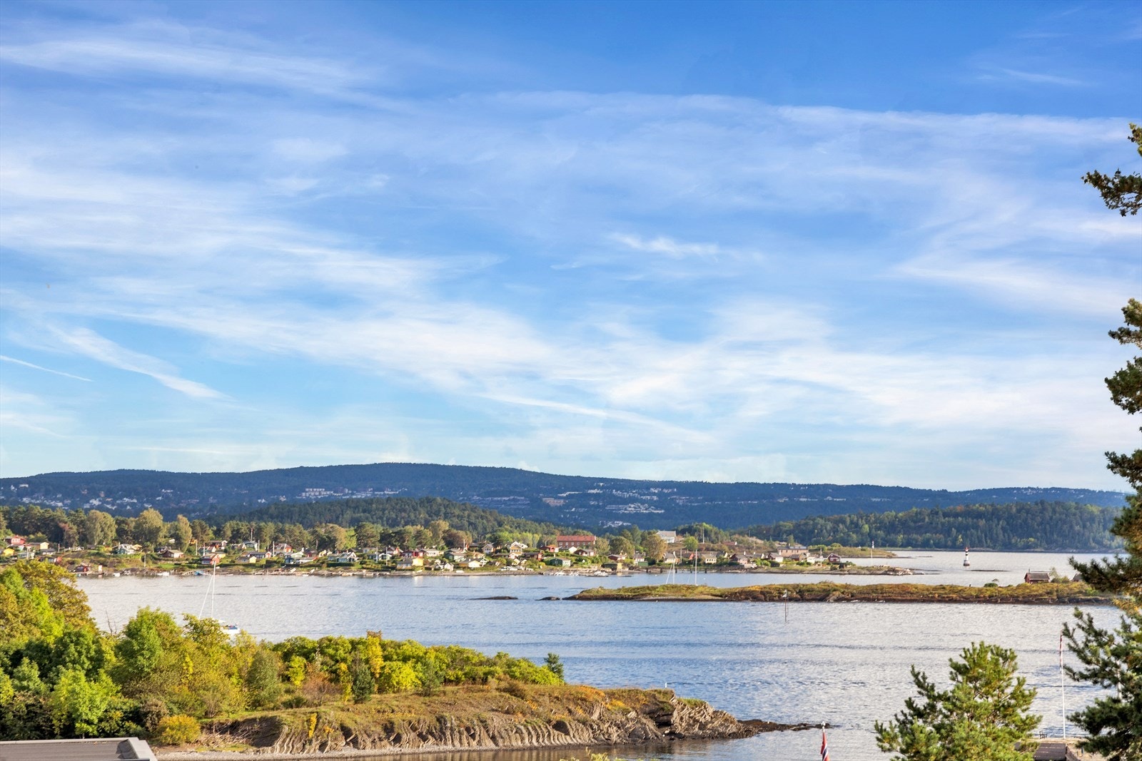 Upåklagelig utsikt mot fjorden. Galleribilde