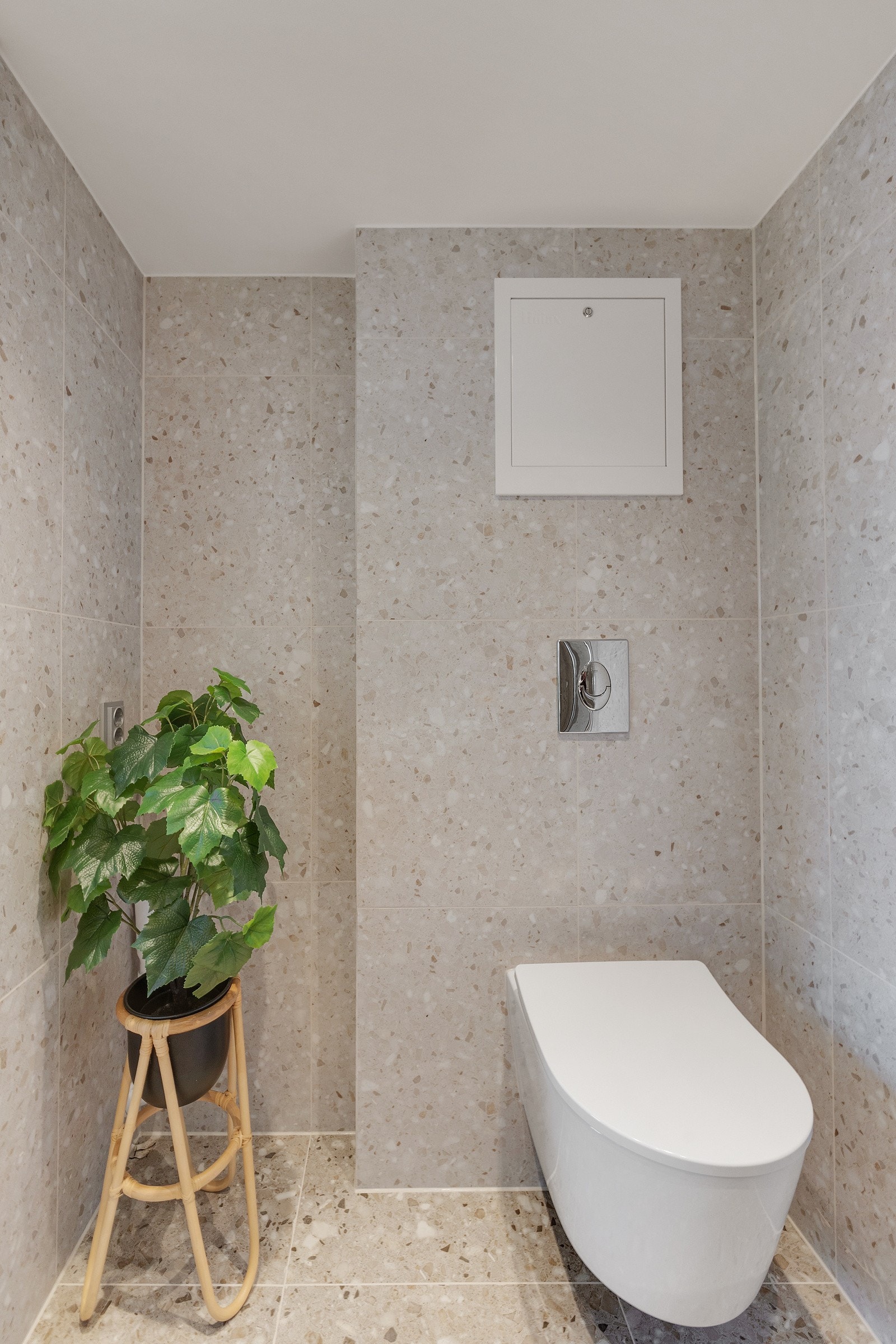 Her er det opplegg for vaskemaskin. Det er lagt opp 2 fordeler skap i boligen( et pr bad) hvis man i senere tid ønsker å leie ut "hybelen". Galleribilde