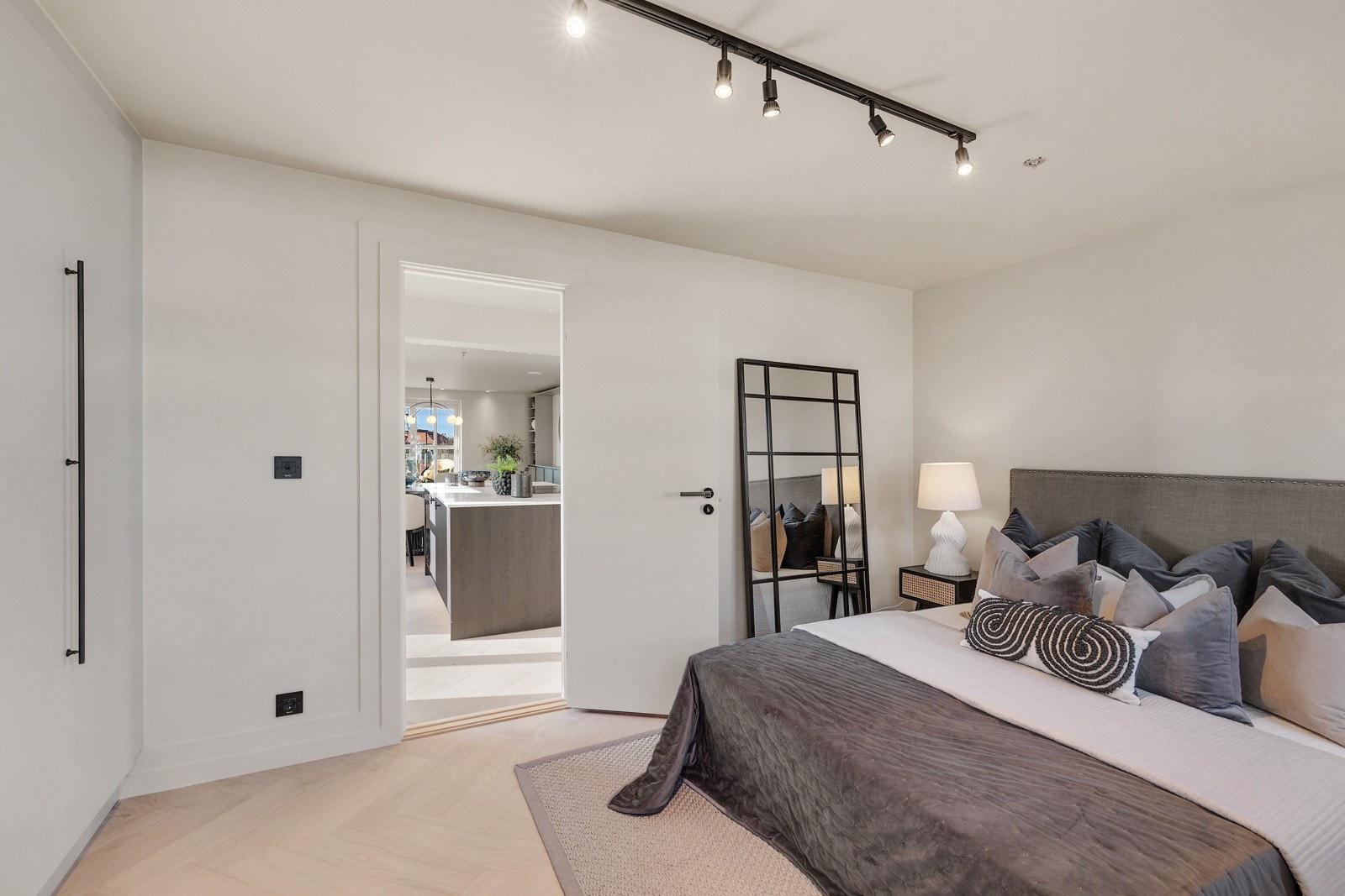 På soverommet, med inngang fra kjøkken, er det lagt tilrette for å etablere et ytterligere soverom Galleribilde