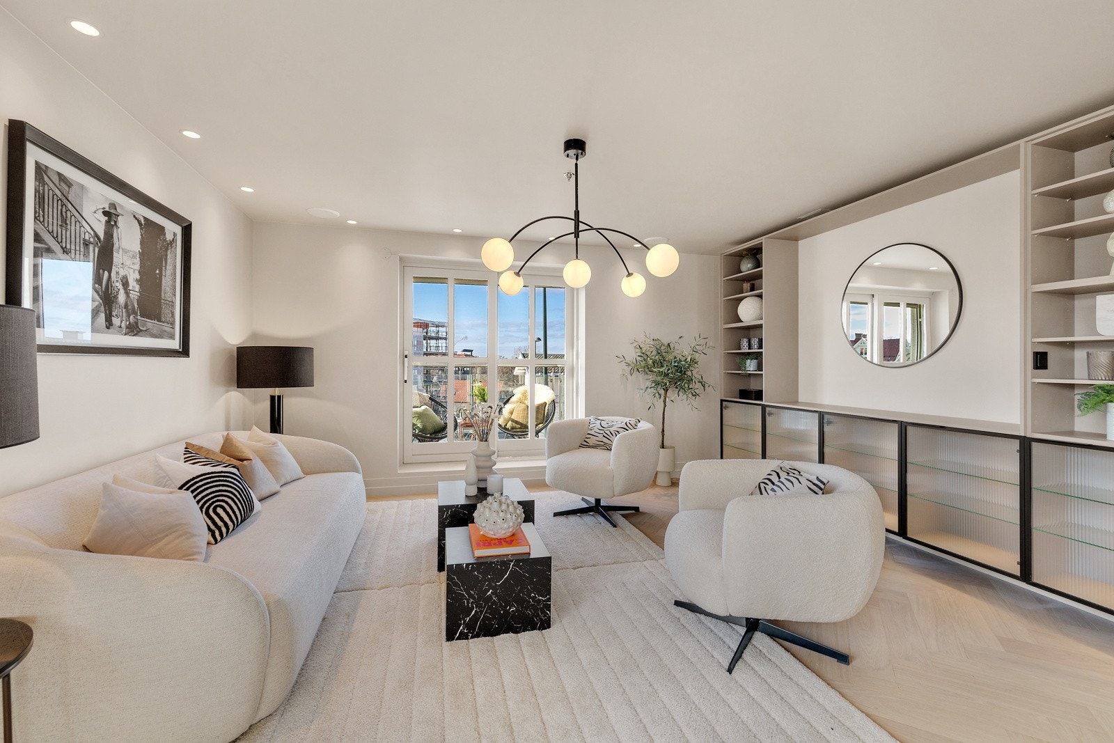 I de fleste rom er det eksklusiv, limt fiskebensparkett av høy kvalitet Galleribilde