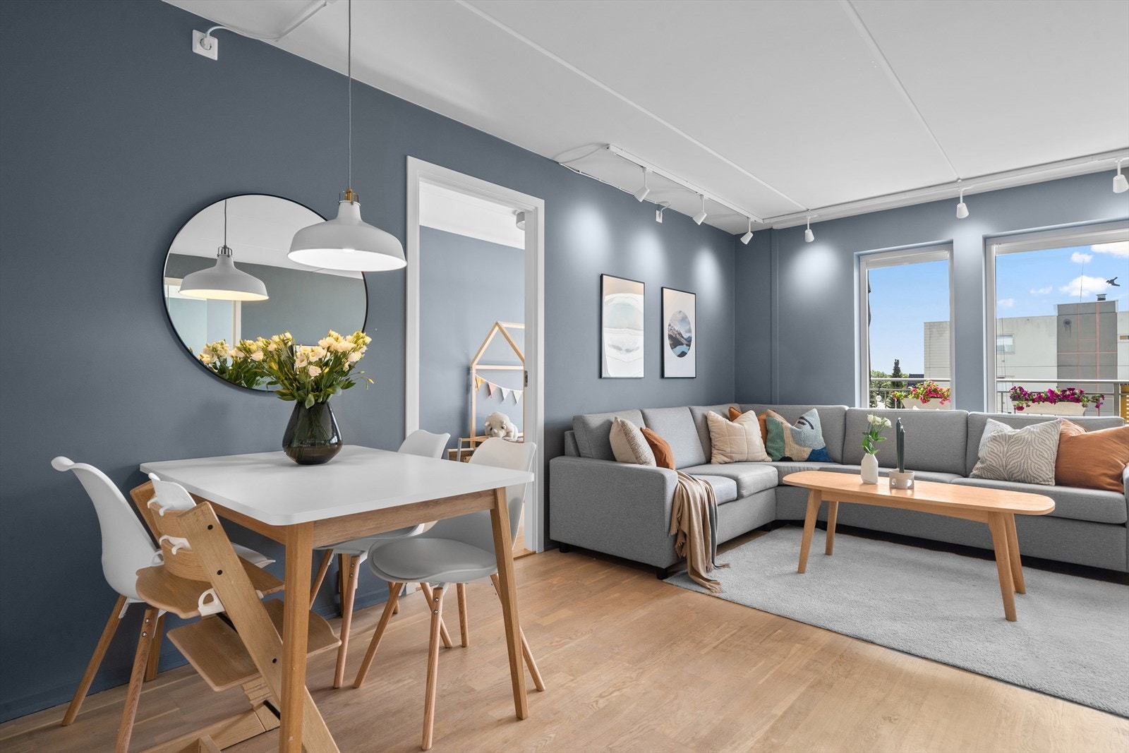 Det er god plass til spisebord på kjøkkenet. Galleribilde