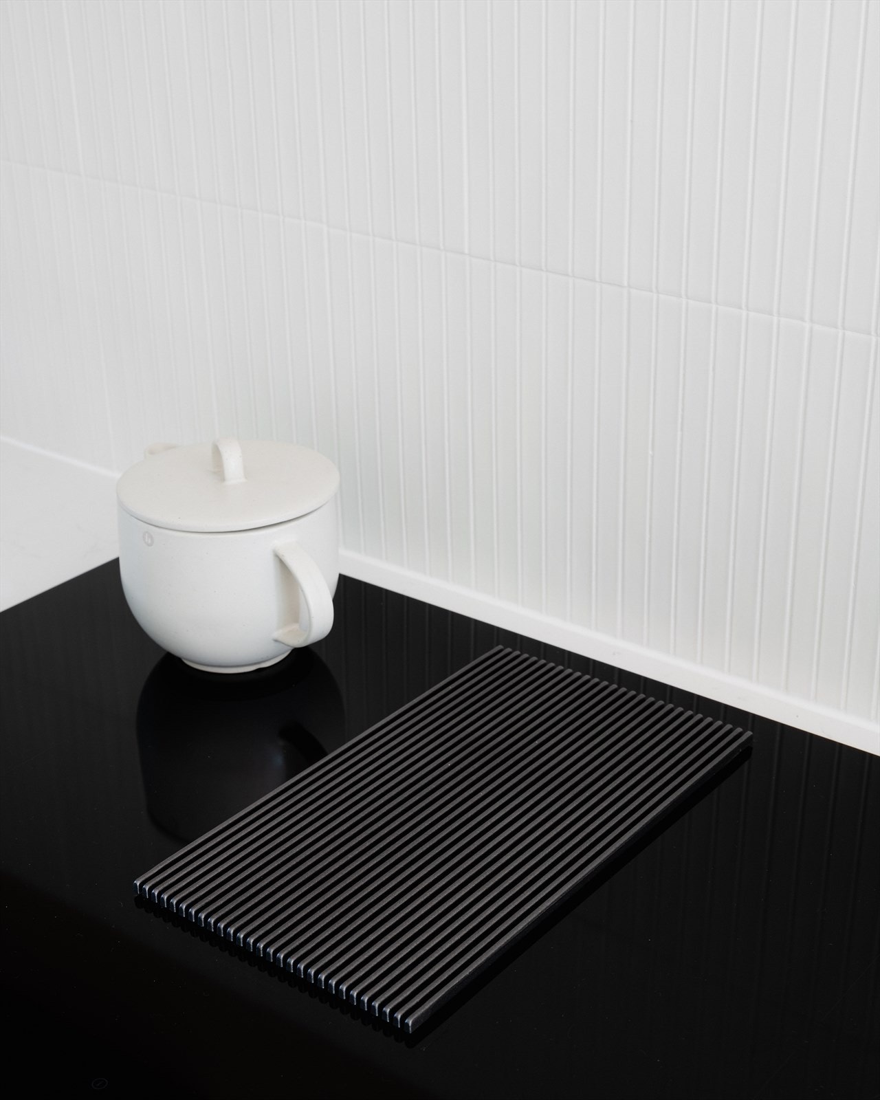 Koketopp med integrert vifte som går ut av bygget. Italienske fliser på vegg Galleribilde