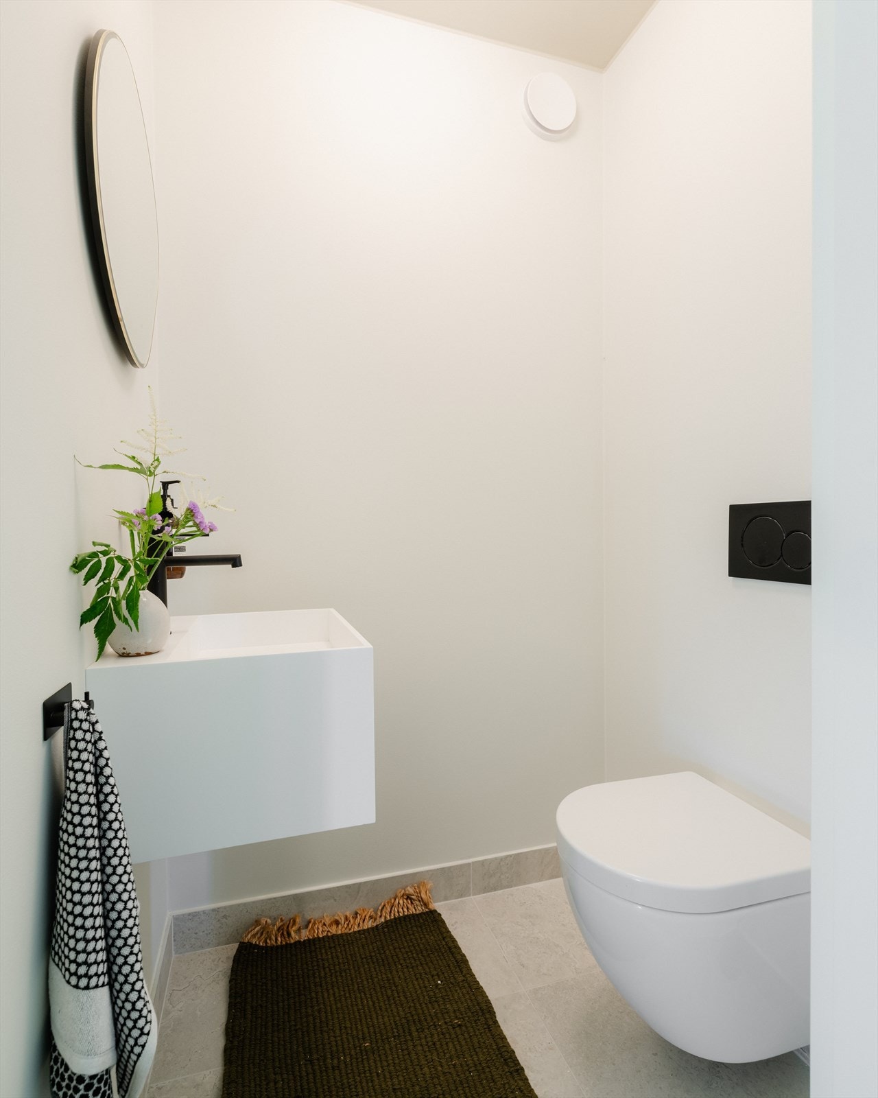 Separat toalett i boligens 1. etasje Galleribilde