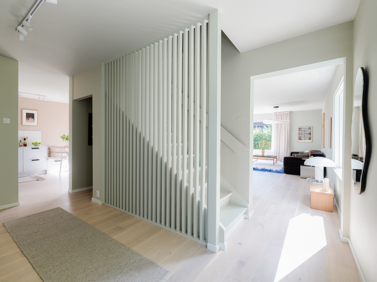 Fra 1.etasje er det trappeoppgang til 2.etasje Galleribilde