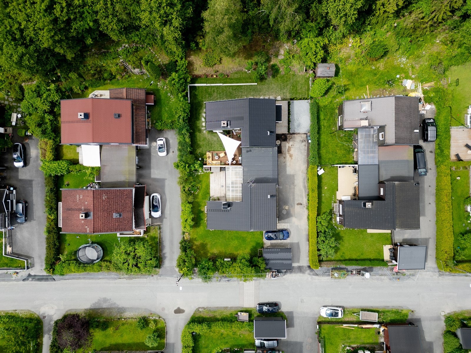 Flott opparbeidet tomt på ca. 974 m² Galleribilde