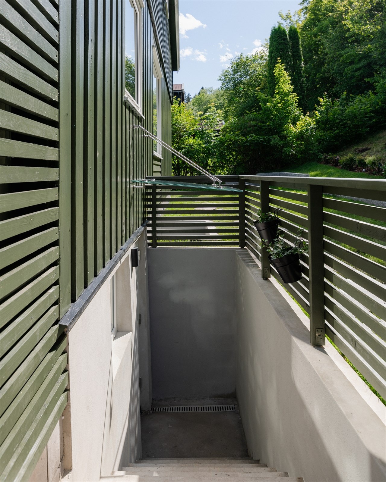 Ny inngang laget ned til kjelleren Galleribilde