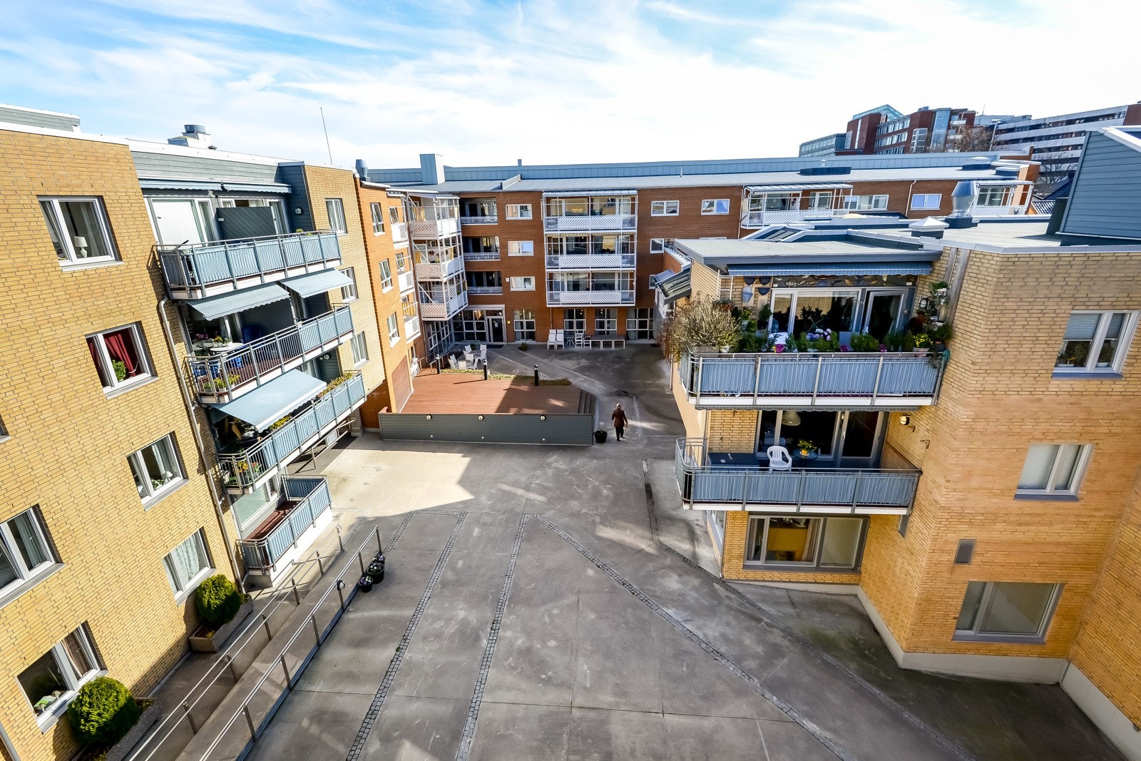 Velkommen til leilighet 418 - en lys og hyggelig leilighet med balkong vendt mot atrium. Galleribilde