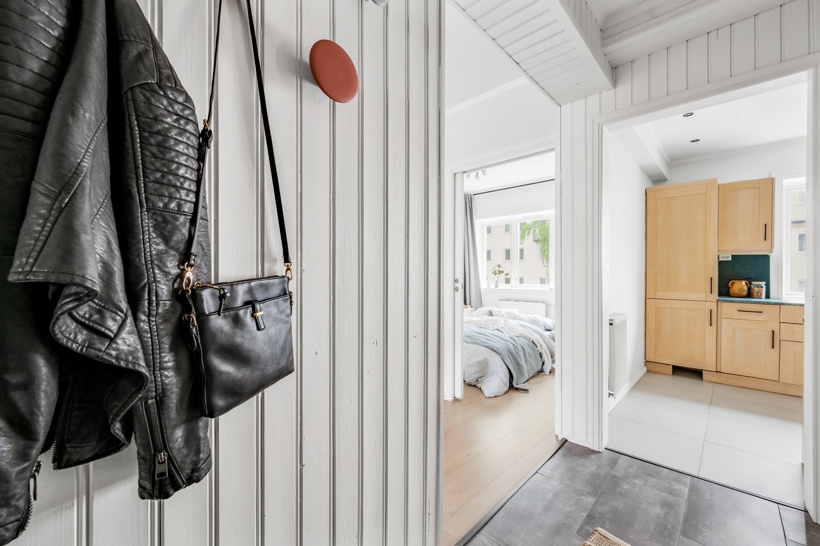 Kjøkkenet vil du finne i et separat rom. Galleribilde