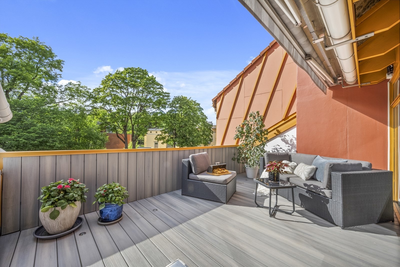 Her har du privat takterrasse på hele 14 kvm! Galleribilde