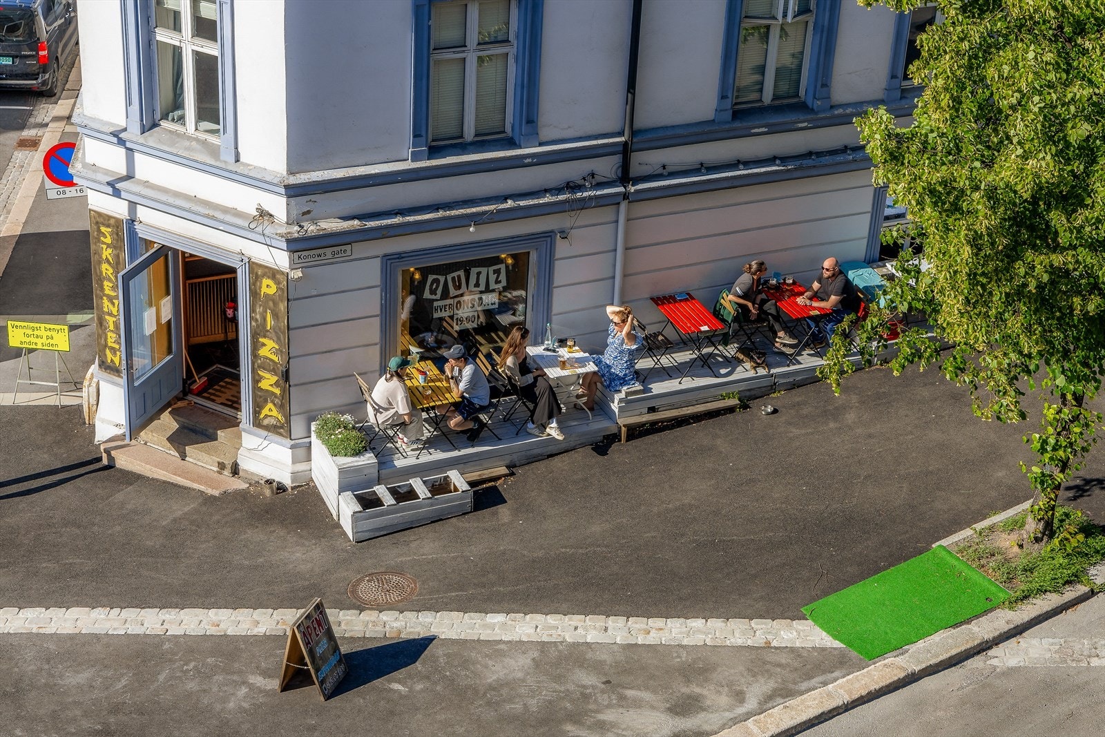 I umiddelbar nærhet fra leiligheten ligger Skrenten pizza som serverer deilig italiensk pizza og arrangerer quiz hver onsdag Galleribilde