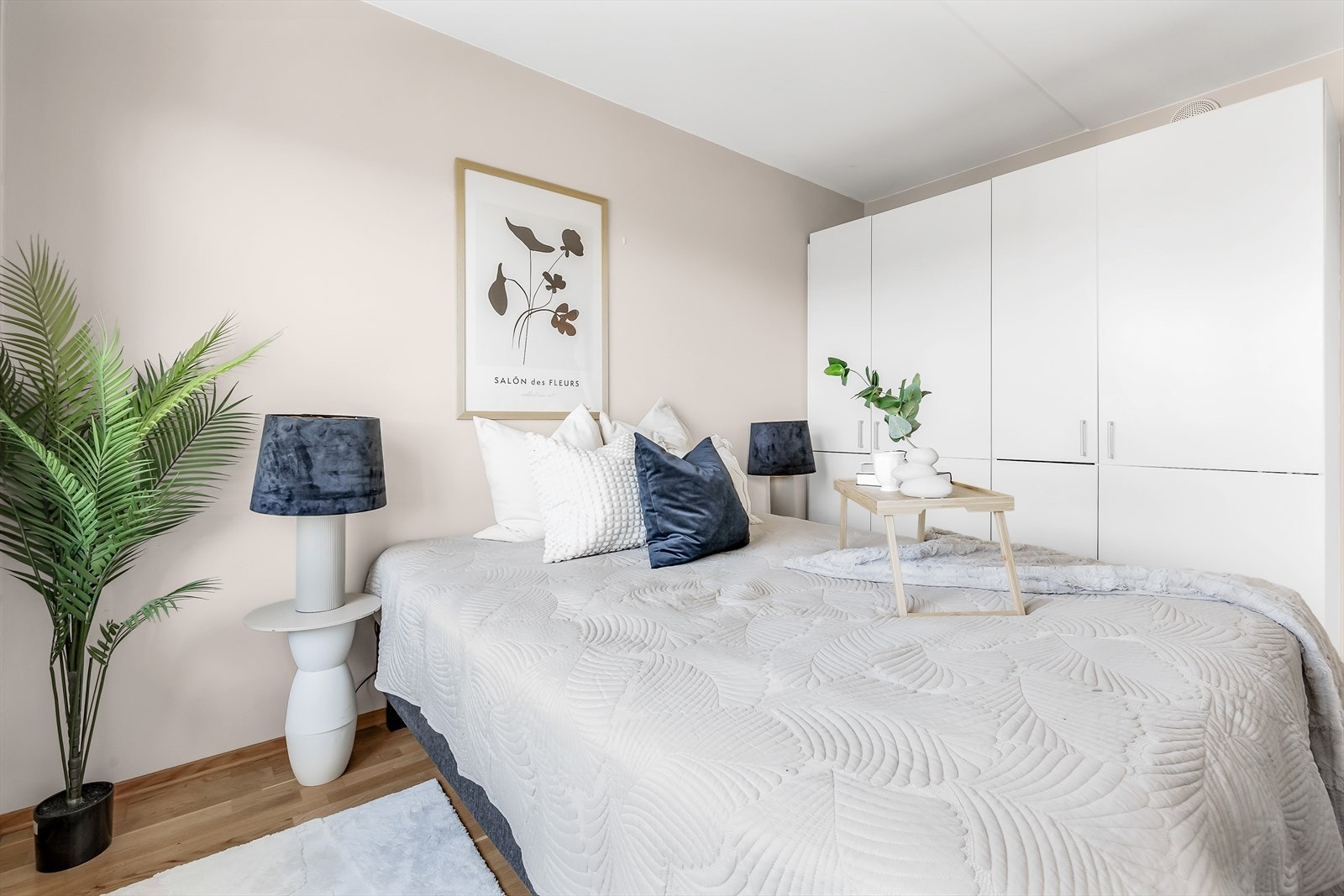 Soverommet er utstyrt med to store garderobeskap med god lagringsplass Galleribilde