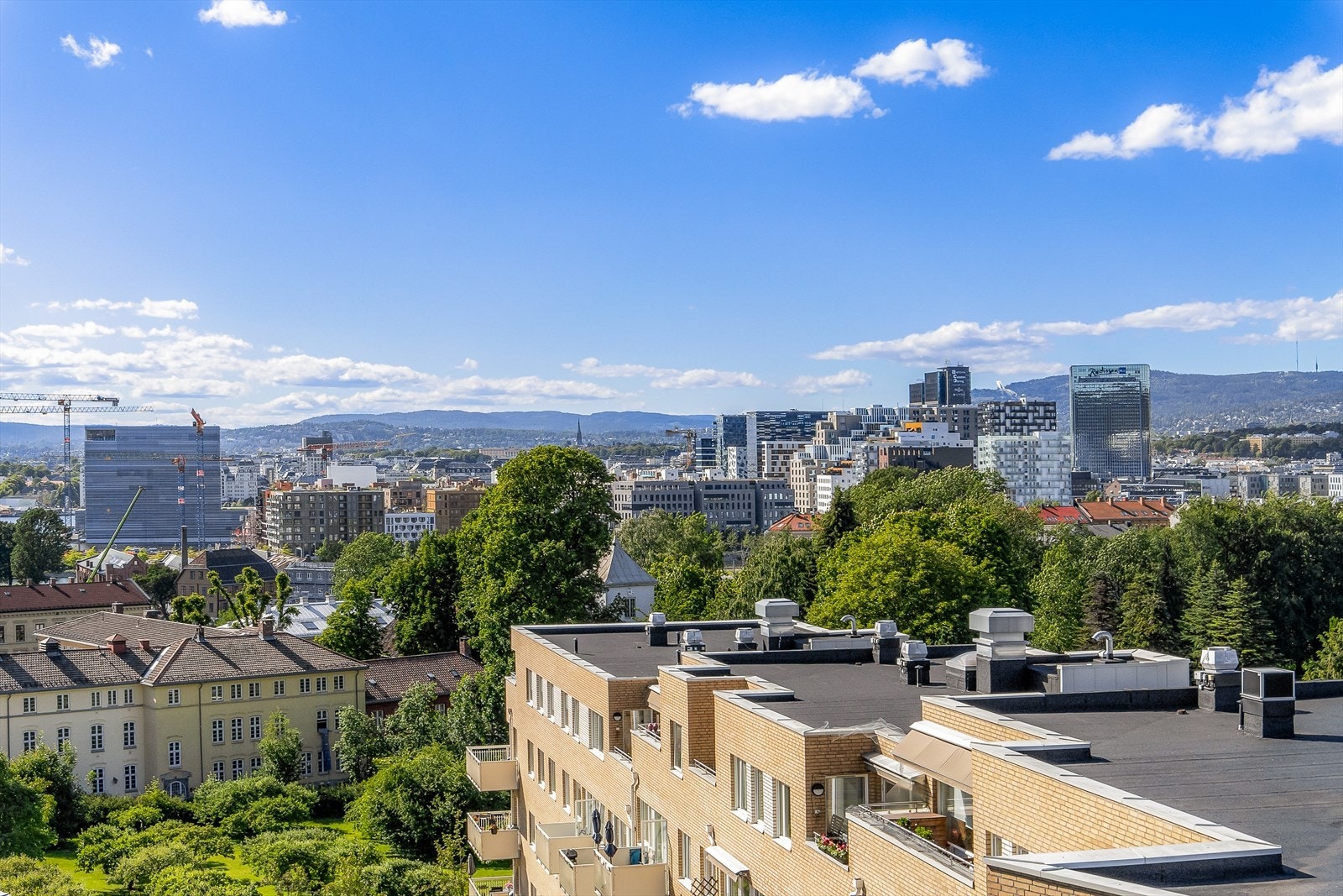 Flott utsikt over hele Oslo fra balkongen Galleribilde
