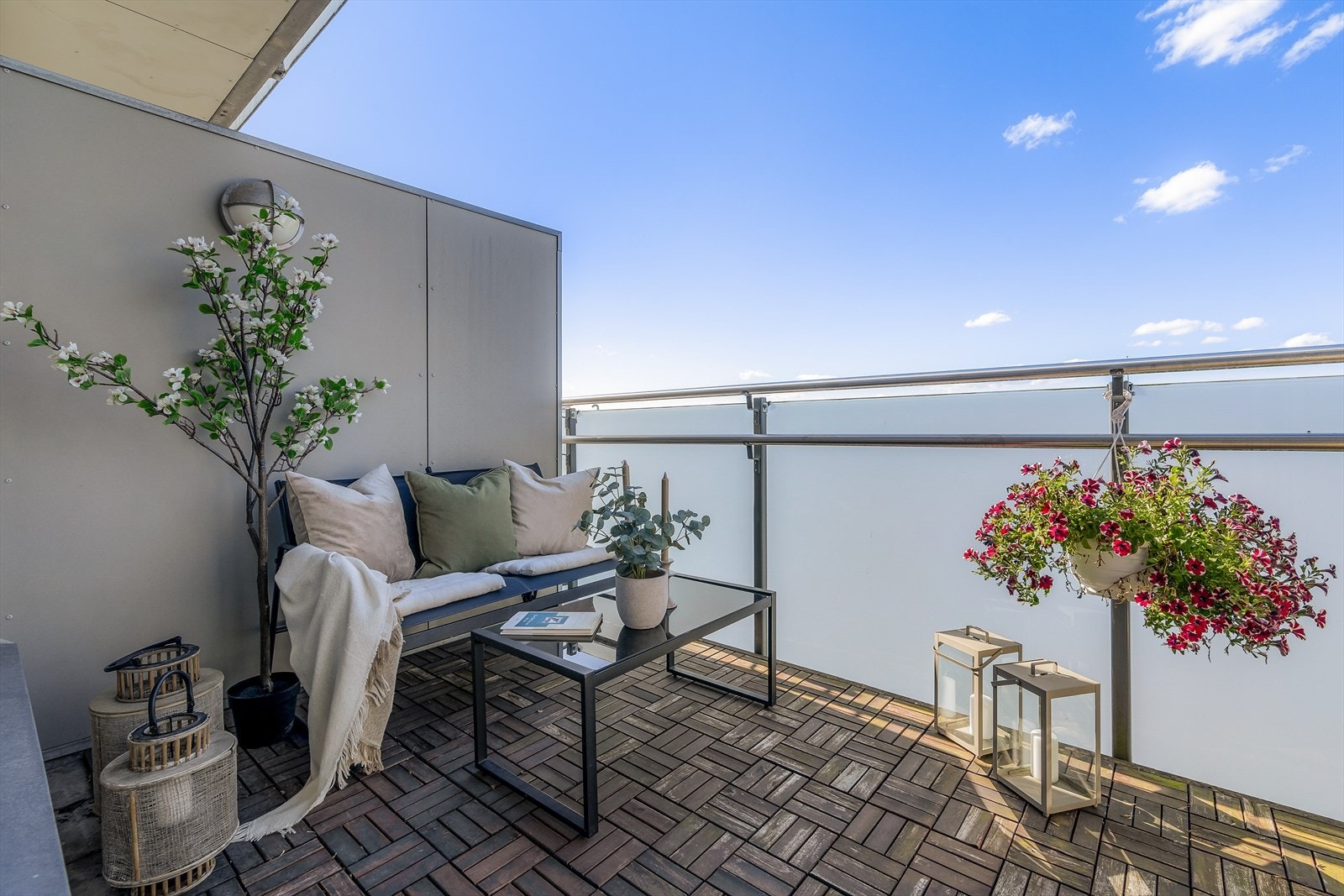 Det er god plass til å innrede med sittegruppe og grill Galleribilde