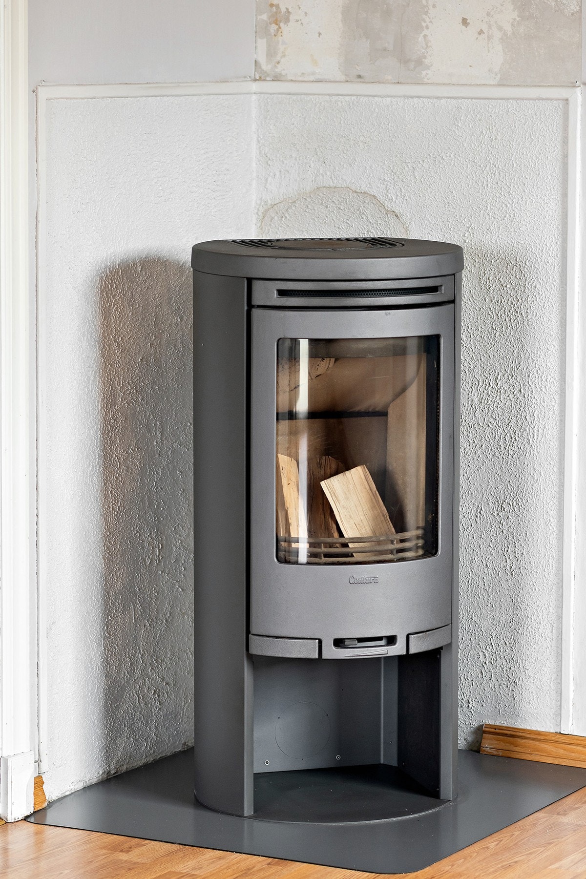 I stuen er det vedovn for både varme og hygge. Galleribilde