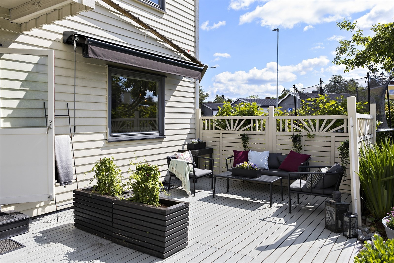 Skjermet uteplass med lite innsyn. Galleribilde