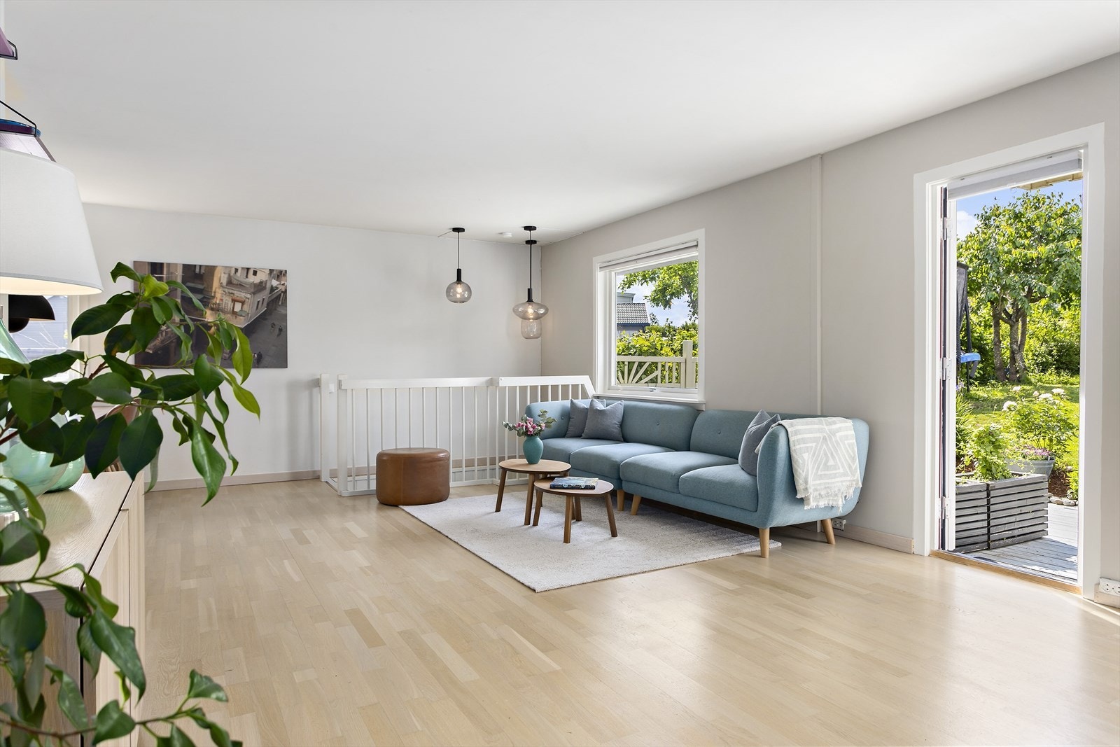 Gjennomgående om fin leilighet over to plan med sydvestvendt terrasse. Galleribilde