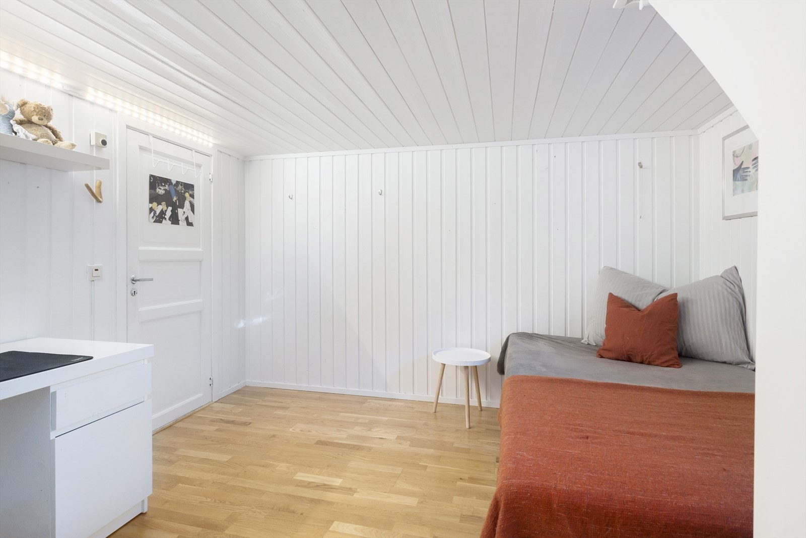 Den ene boden i kjeller benyttes i dag som walk In closet. Galleribilde