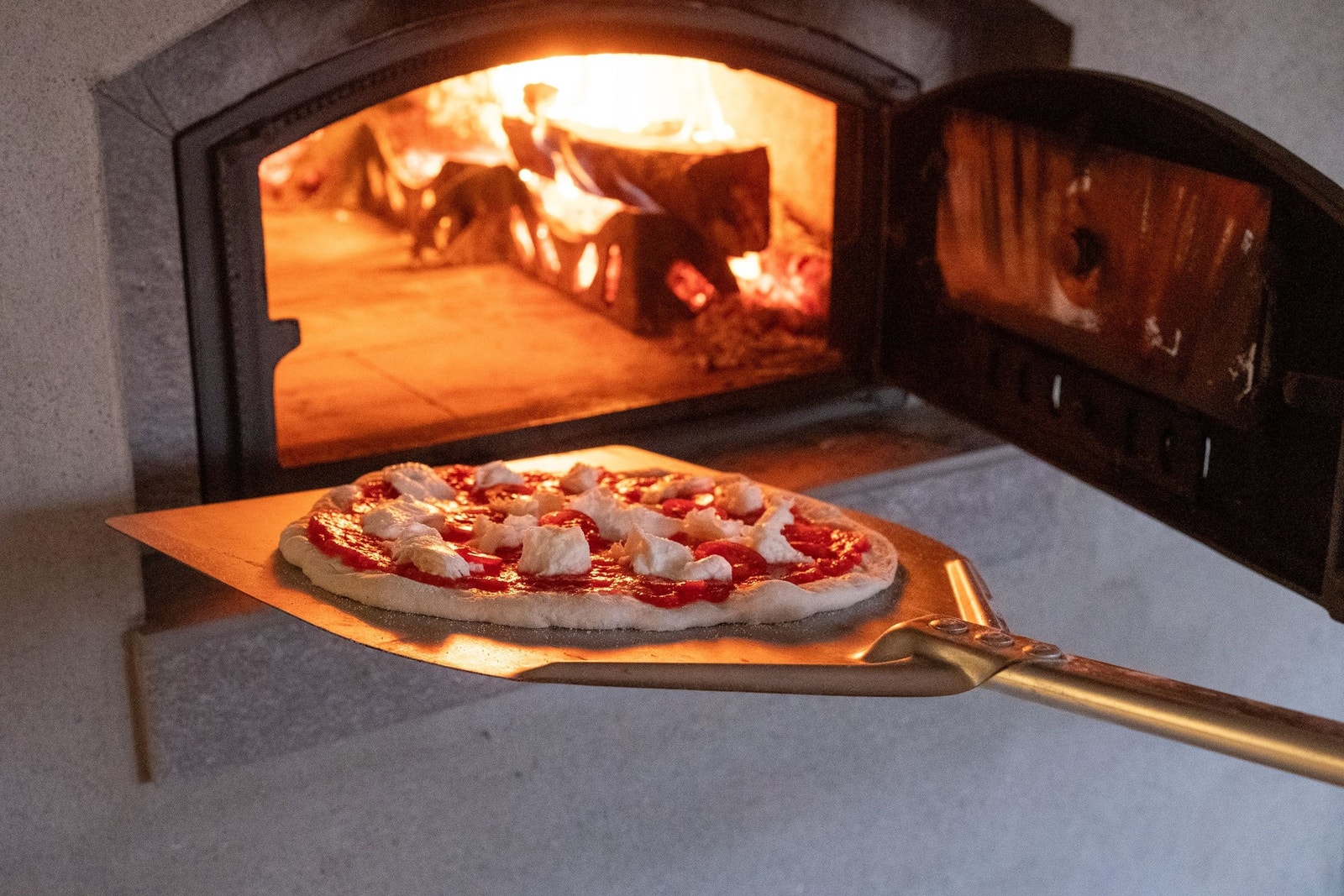 Ovnen er særdeles godt egnet til pizza, men ovnsbaking eller langtidssteking av kjøtt, fisk eller grønnsaker gir også et utmerket resultat. Ovnen kan også brukes til bakverk, samt til tørking av frukt eller urter for å nevne noe. Galleribilde