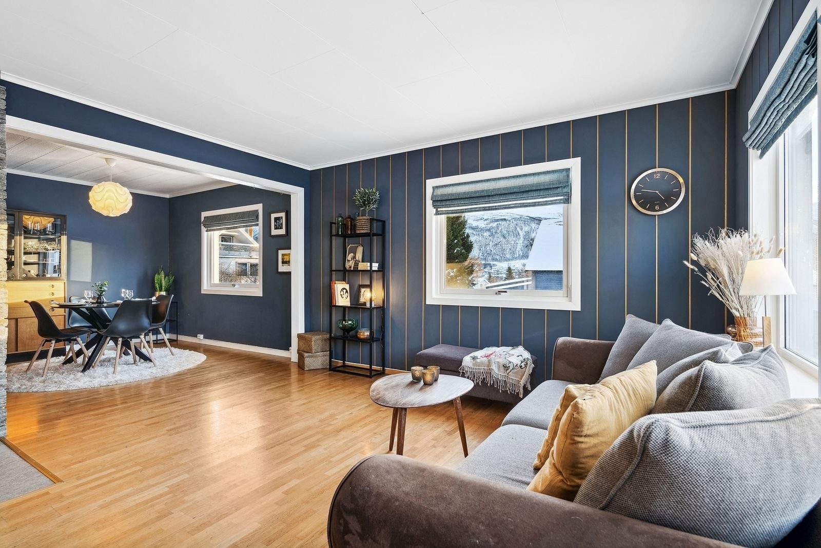 Koselig stue med flere soner. Galleribilde