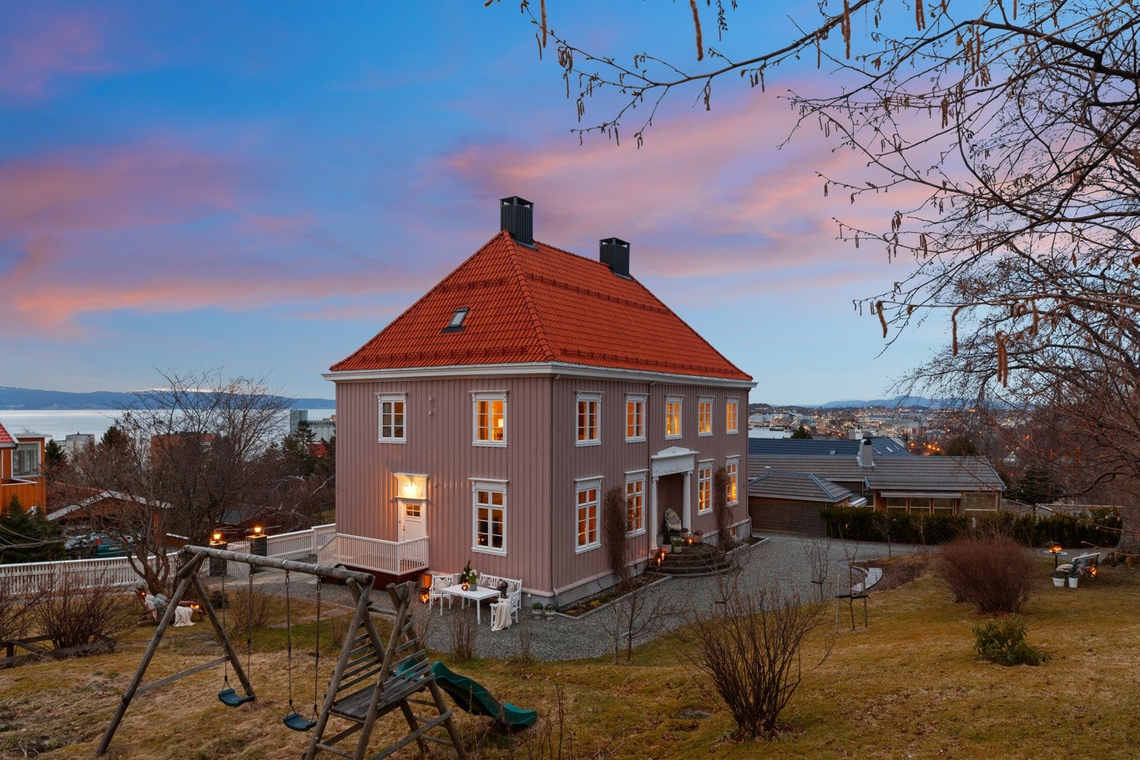 Herskapelig villa fra 1919 med velbevart stil og særpreg. Galleribilde