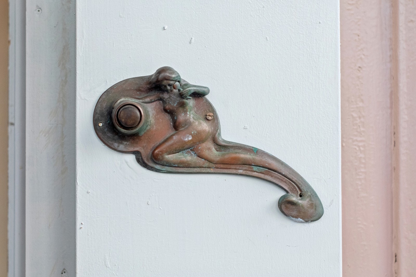 Ringeklokken er original, og ble funnet på loftet sammen med flere skatter fra husets tidlige leveår. Galleribilde