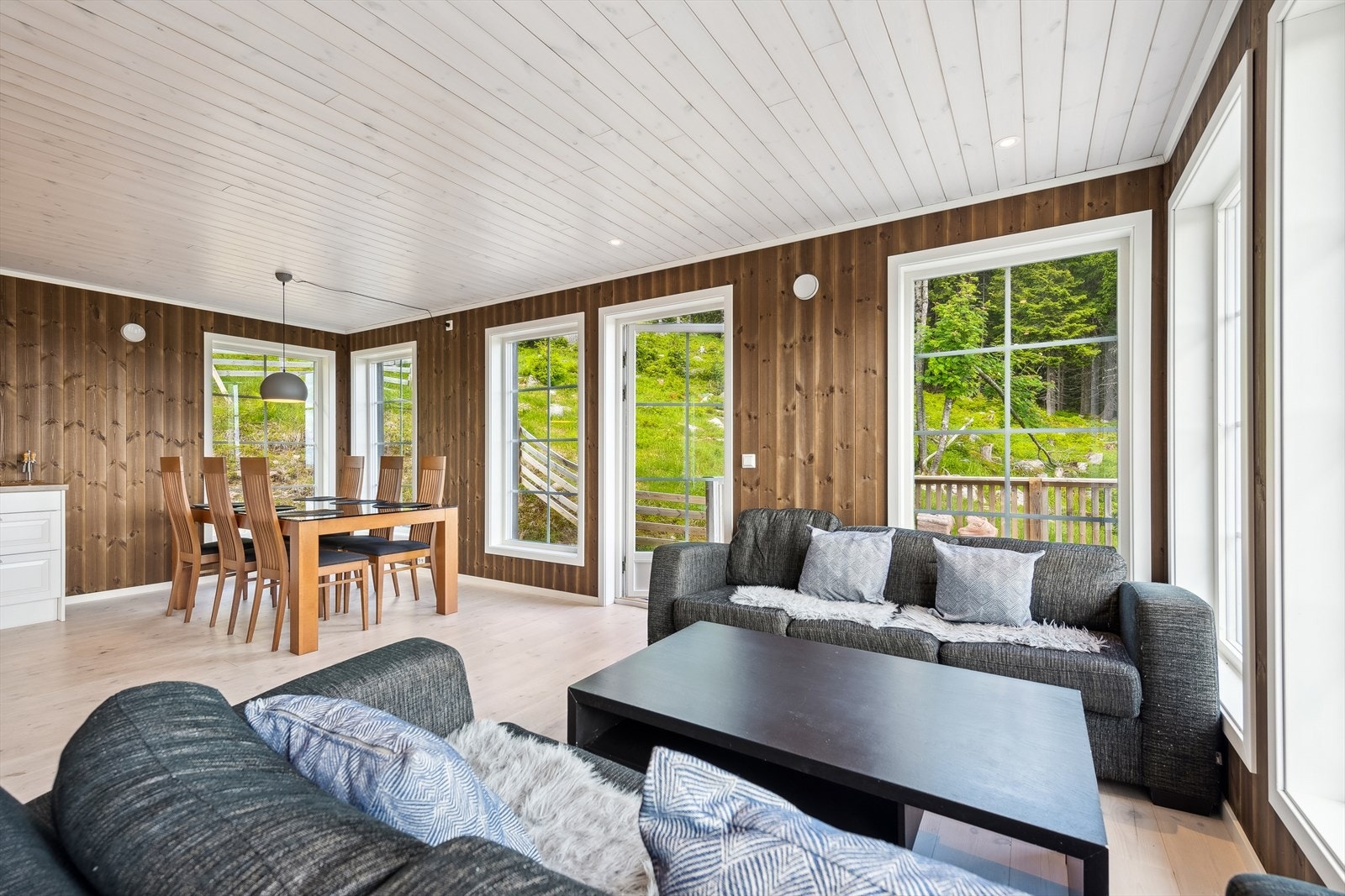 Stue/spisestue. Galleribilde