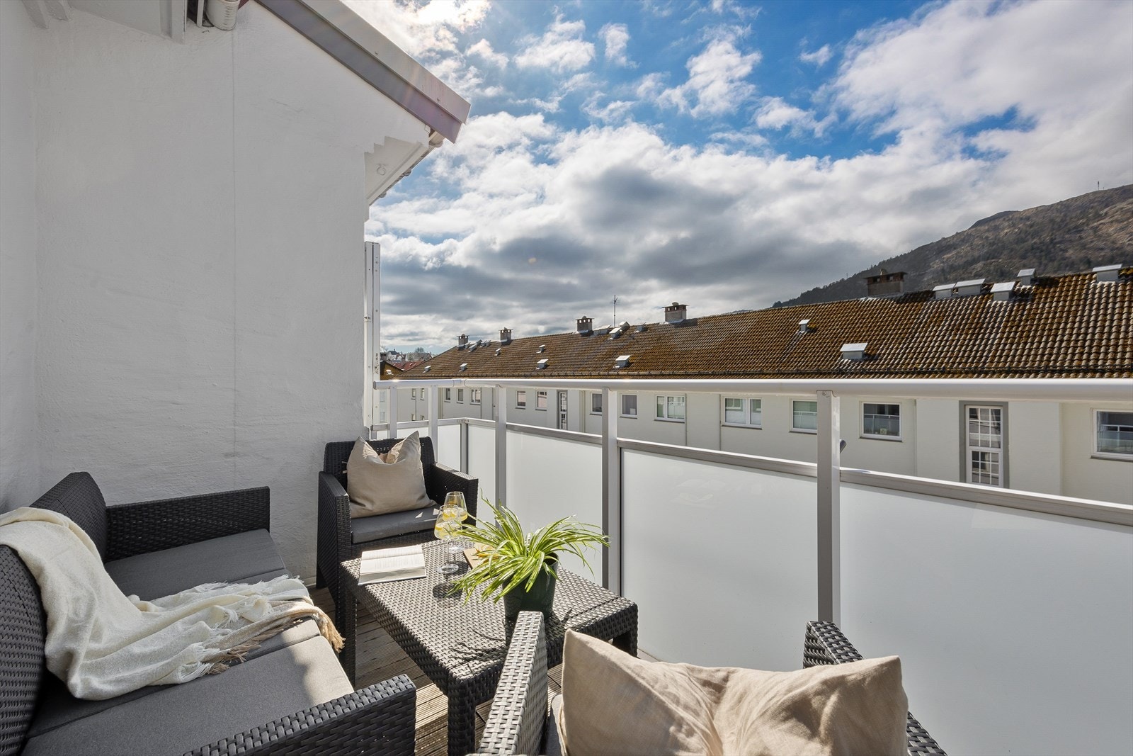 Her er det god plass til å innrede med sittegruppe. Perfekt for å nyte solrike dager med venner og familie. Galleribilde