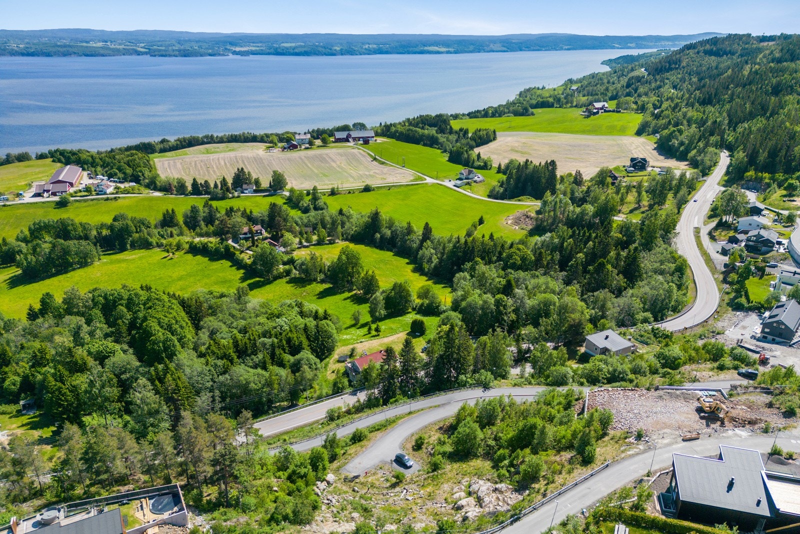 EIE eiendomsmegling v/ Alexander Søvik har nå til salgs denne attraktive eneboligtomten beliggende på Ulleråsen/Nordby i Rælingen kommune. Galleribilde