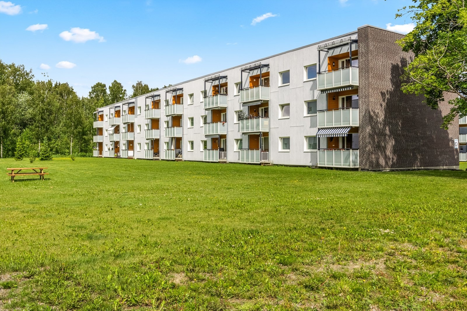 Flotte grøntområder rundt boligen som man kan benytte seg av. Galleribilde