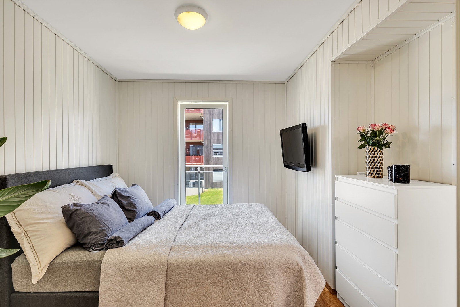 Soverommet er på ca. 9 kvm med god plass til både dobbeltseng og garderobeløsninger. Galleribilde