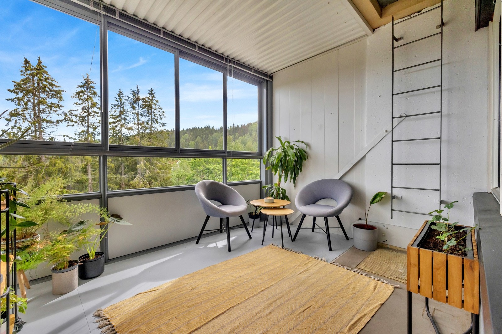 Pen 3-roms leilighet med innglasset balkong. Galleribilde