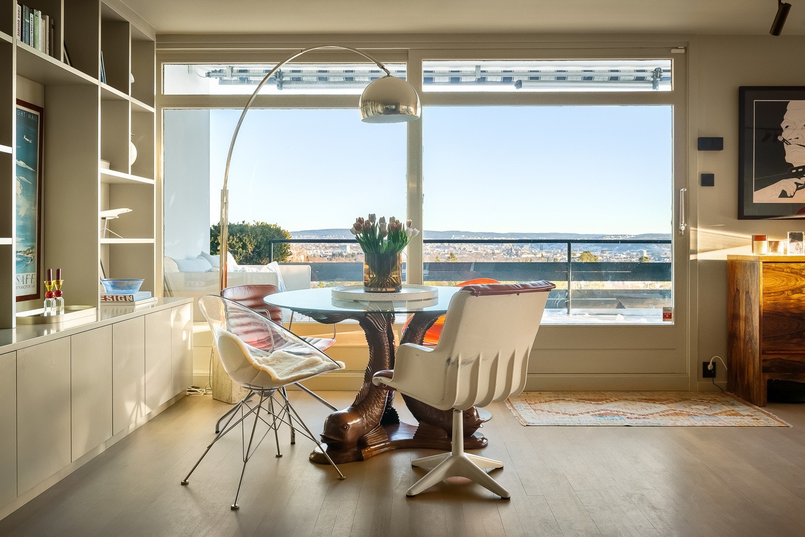 Stuen er naturlig inndelt i flere soner. Galleribilde